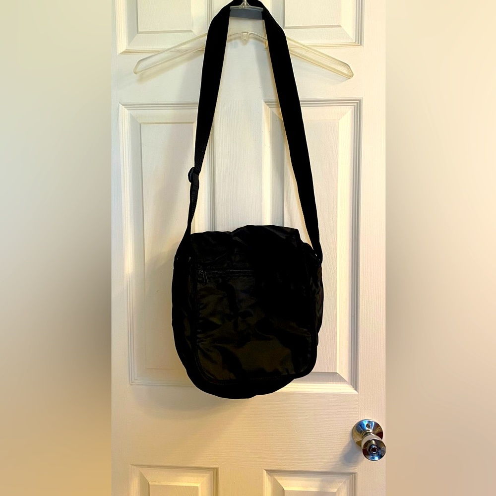 Land’s End black nylon multi-pocket bag